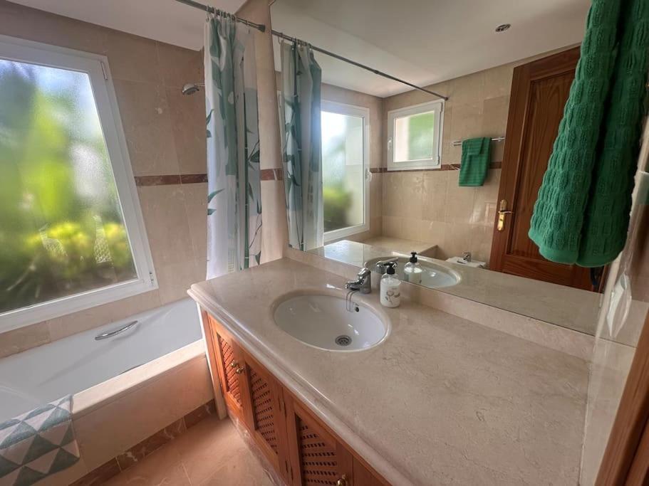 Costalita Beach Apartamento En Estepona Eksteriør billede